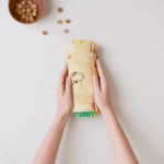 Animation of how to hide treats in the Snufflerz Toy