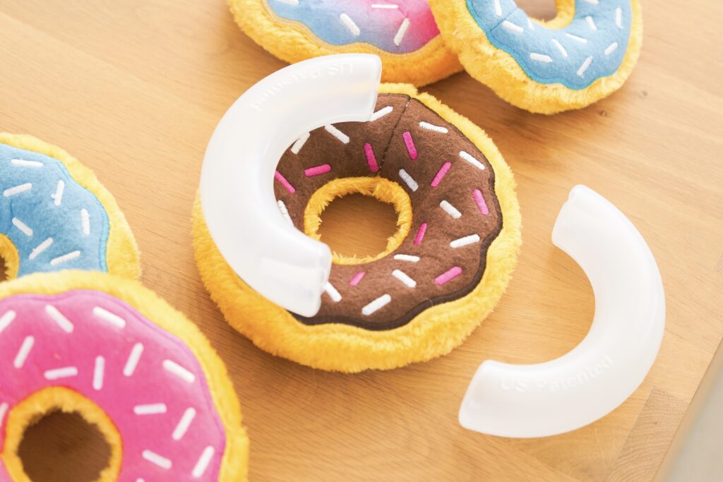 ZIppyPaws Donutz photo showing the internal squeakers.